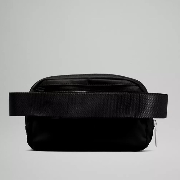 NWT [Lululemon] Everywhere Belt Bag in Black 🖤 - Picture 5 of 9